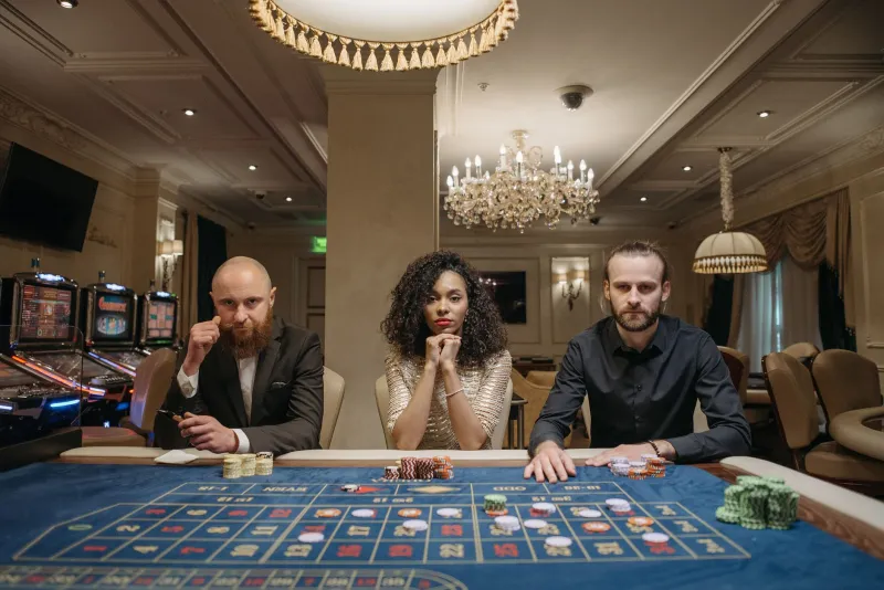 Local Loyalty vs. Global Glamour: How Australian-Focused Casinos Hold Their Own Against the International Heavyweights